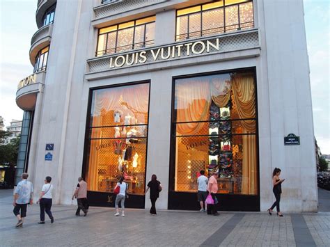 parijs winkelstraat louis vuitton|Louis Vuitton paris reviews.